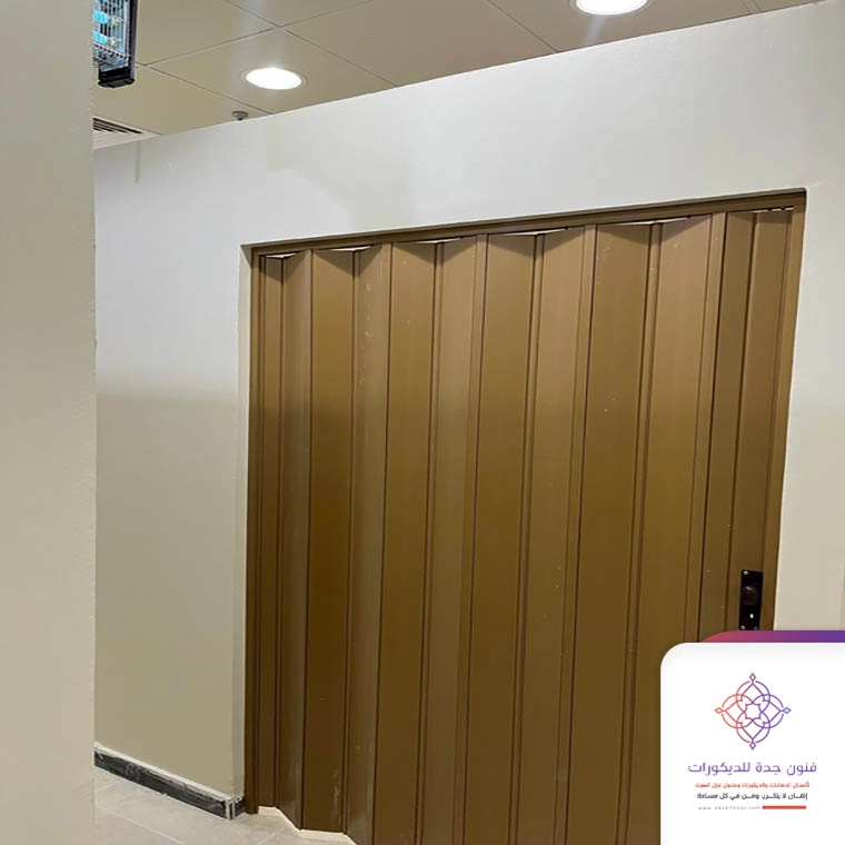 باب اكورديون خشب مكة